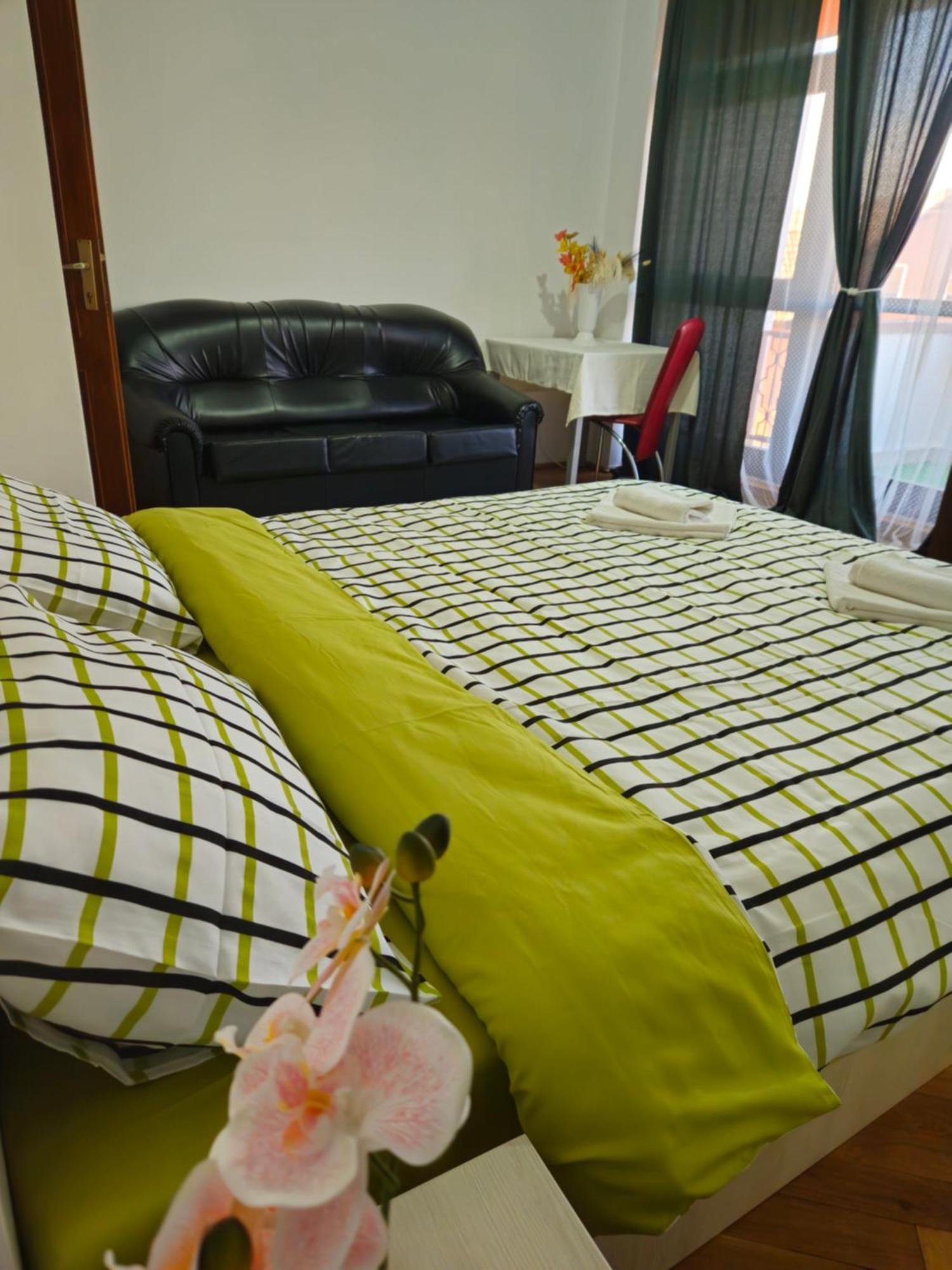 Apartment Zarnesti City Centre Vmp Free Parking Ngoại thất bức ảnh