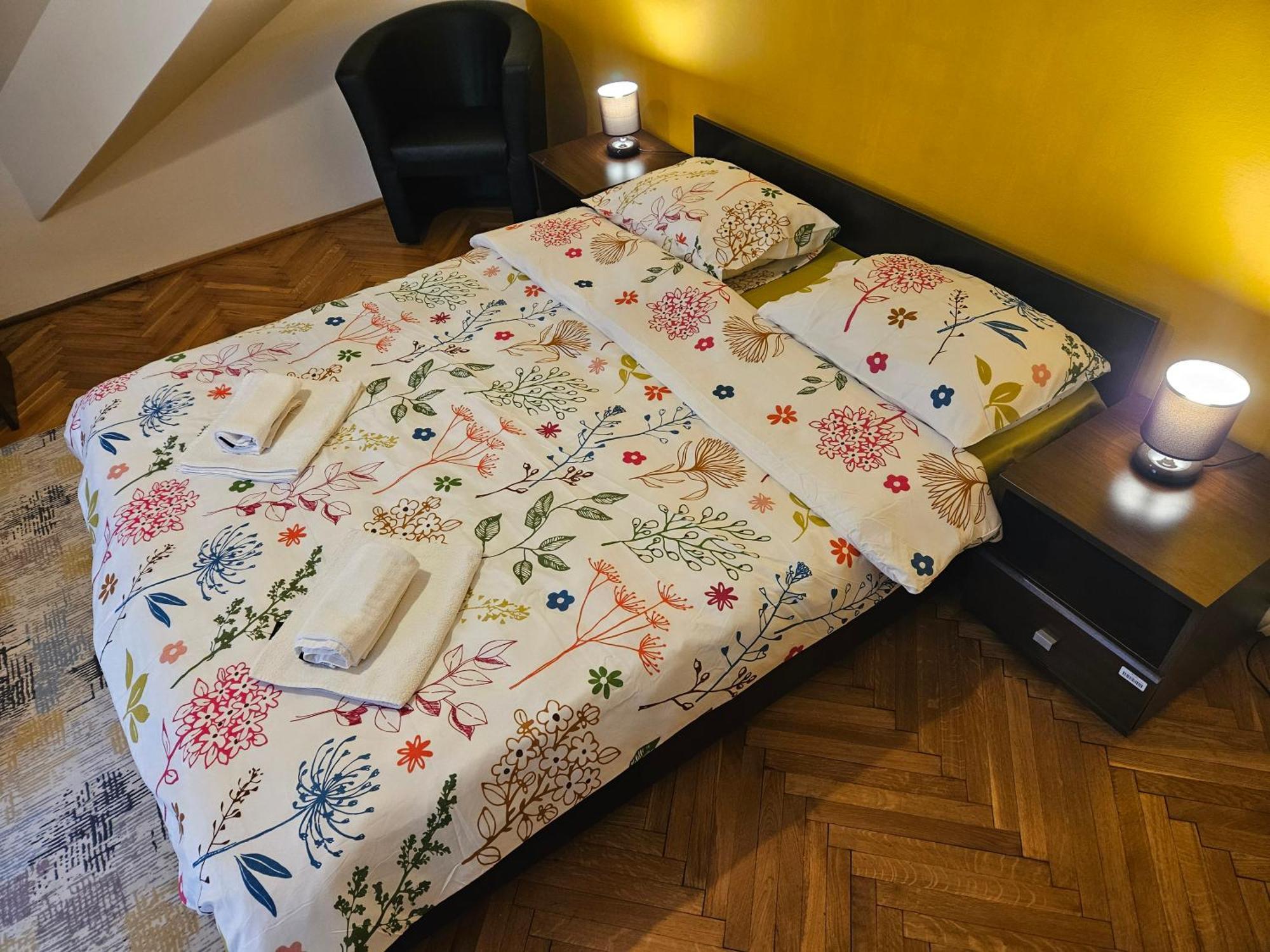 Apartment Zarnesti City Centre Vmp Free Parking Ngoại thất bức ảnh