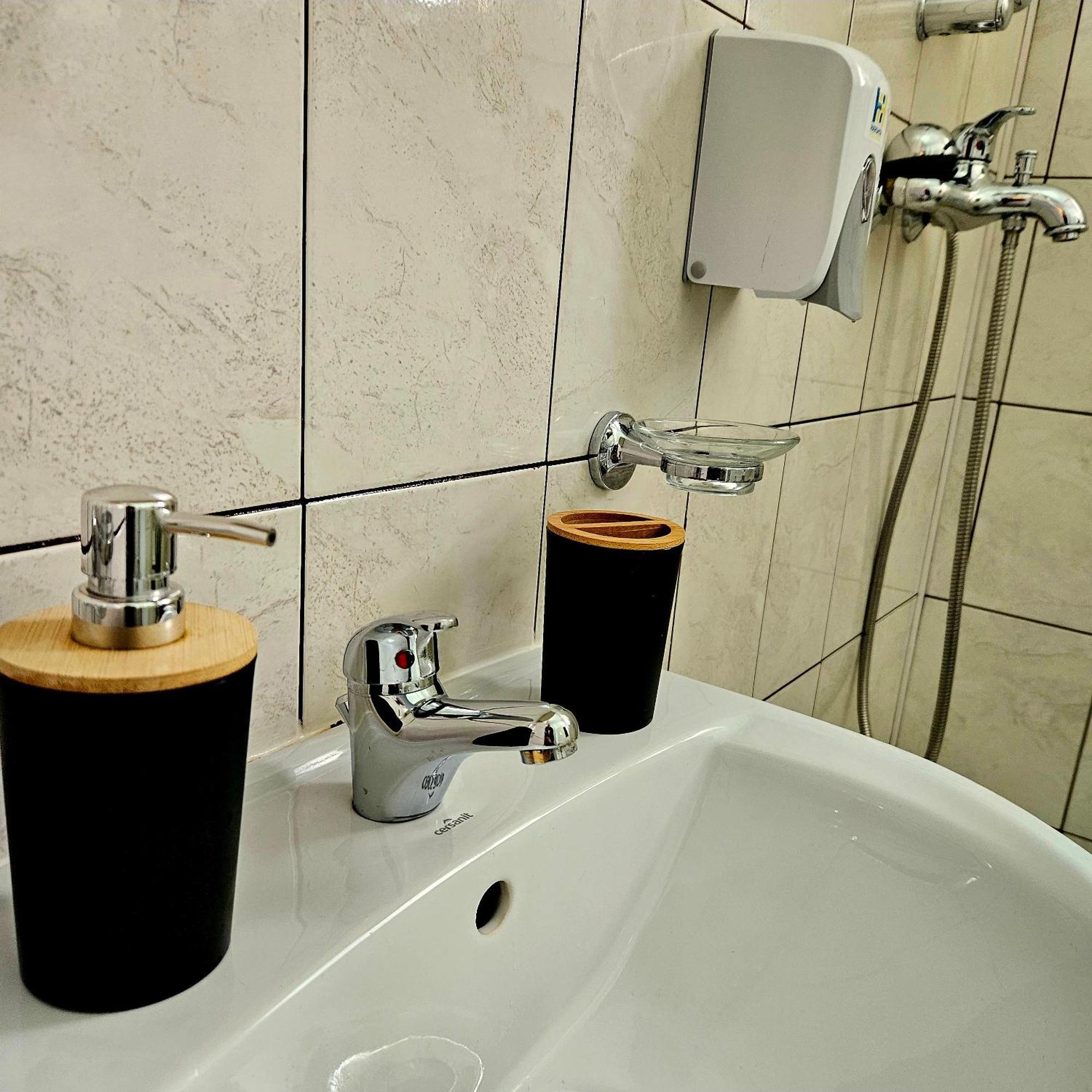 Apartment Zarnesti City Centre Vmp Free Parking Ngoại thất bức ảnh