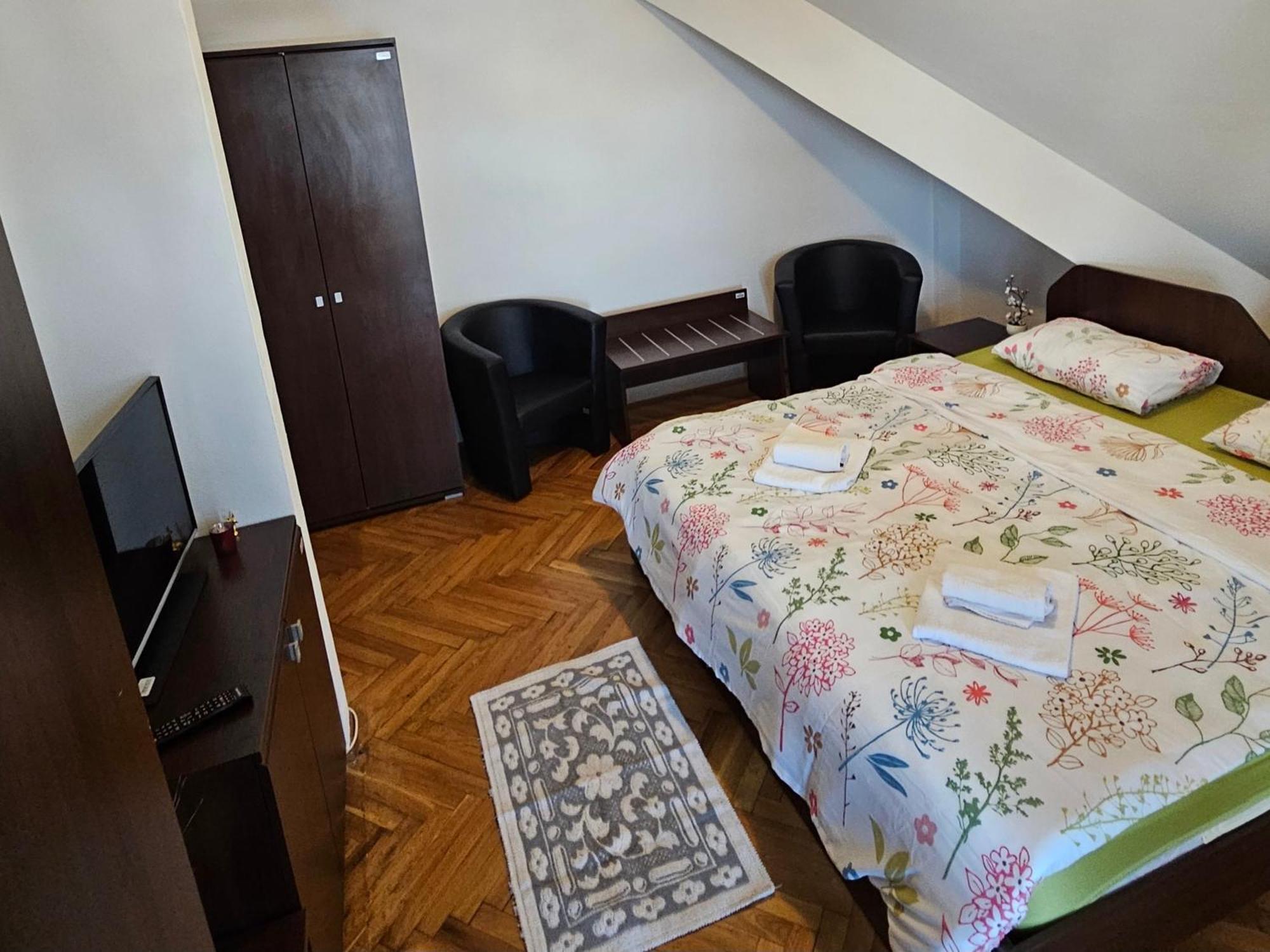 Apartment Zarnesti City Centre Vmp Free Parking Ngoại thất bức ảnh