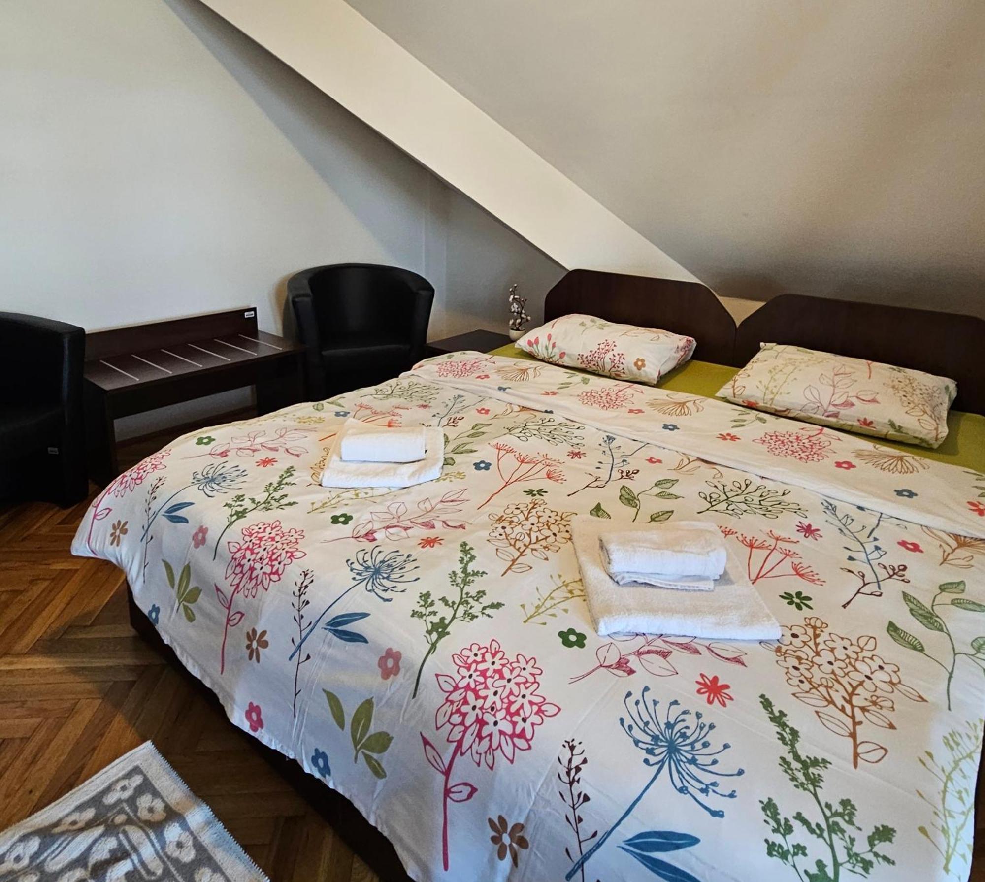 Apartment Zarnesti City Centre Vmp Free Parking Ngoại thất bức ảnh