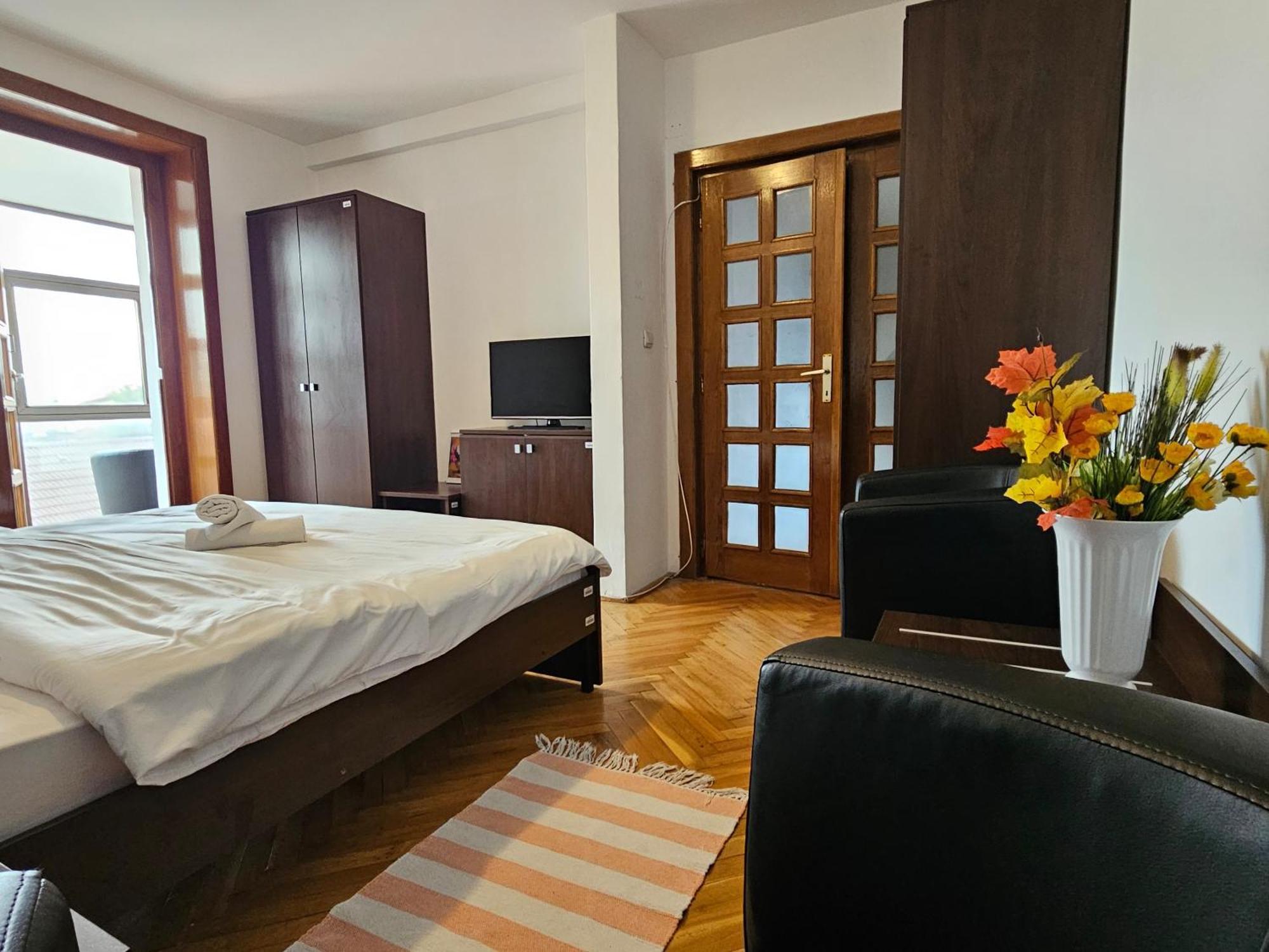 Apartment Zarnesti City Centre Vmp Free Parking Ngoại thất bức ảnh