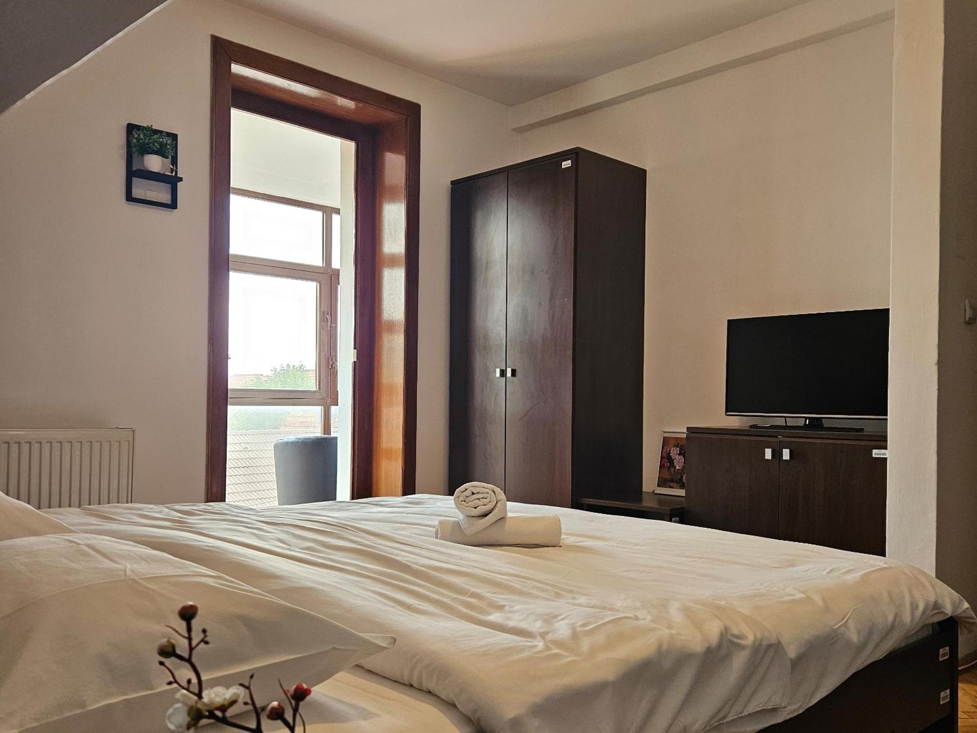 Apartment Zarnesti City Centre Vmp Free Parking Ngoại thất bức ảnh