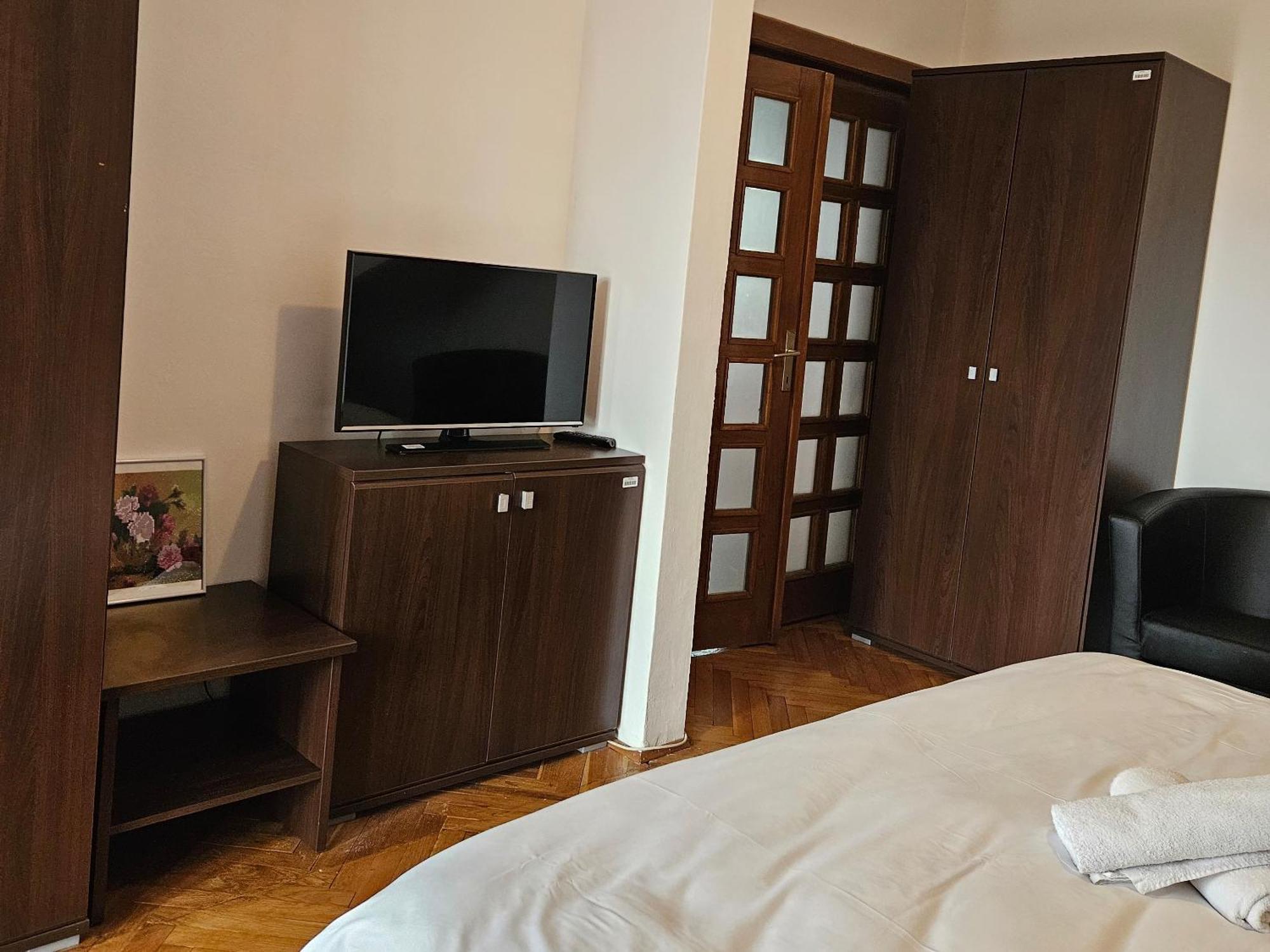 Apartment Zarnesti City Centre Vmp Free Parking Ngoại thất bức ảnh